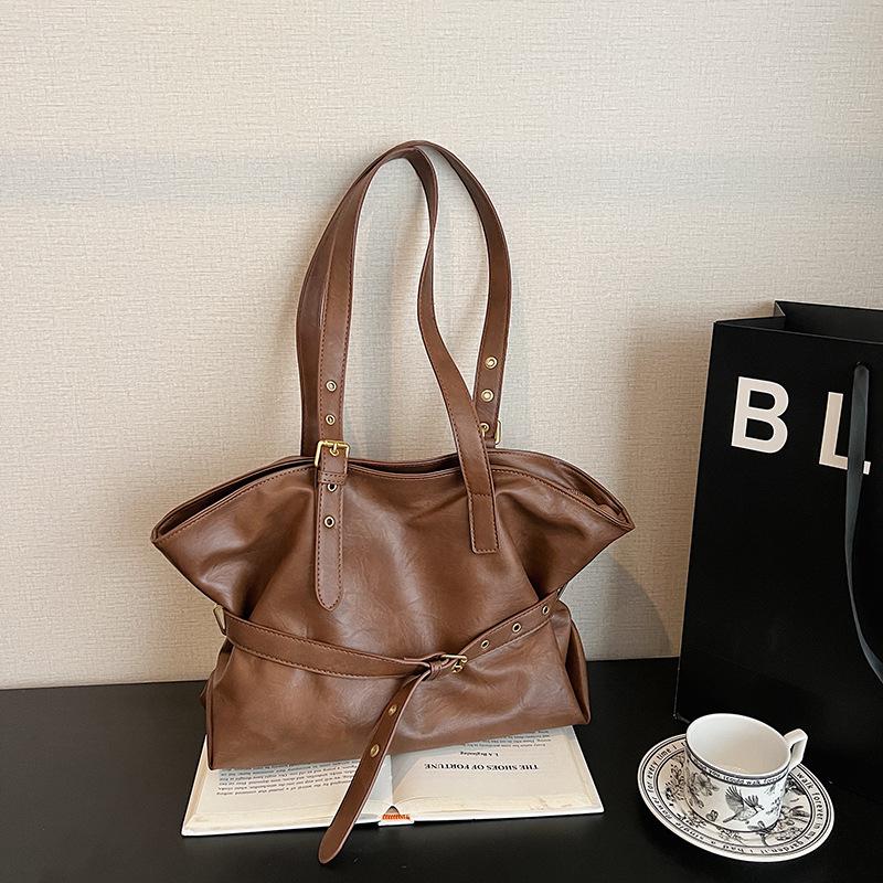 Retro bag women's large capacity 2025 new autumn and winter simple versatile shoulder bag premium texture commuter tote bag