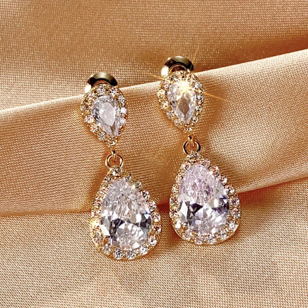 Luxury Double Teardrop Cubic Zirconia Drop Earrings with Halo Accents Gold Tone Sparkling Evening Earrings for Women жёлтый