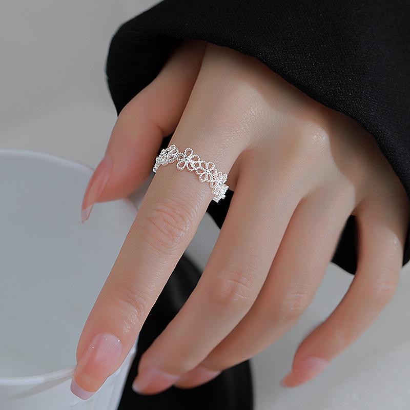 Elegant Open Floral Patchwork Adjustable Ring for Women – Trendy, Fashionable, and Gentle Ins-Style Index Accessory Open Adjustable
