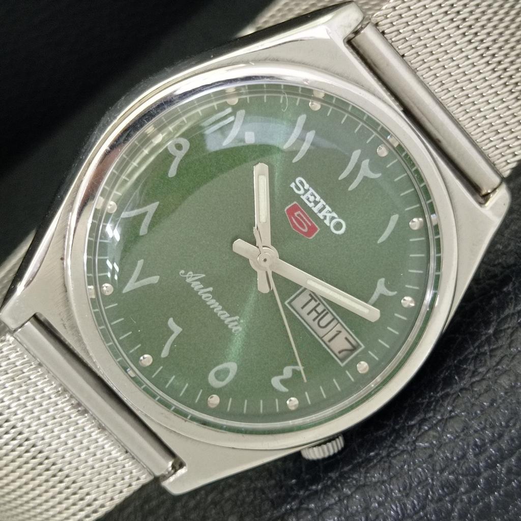 

JAPAN VINTAGE SEIKO 5 AUTOMATIC MENS ARABIC GREEN COLOR DIAL WATCH a701302-5 R206a-a701302