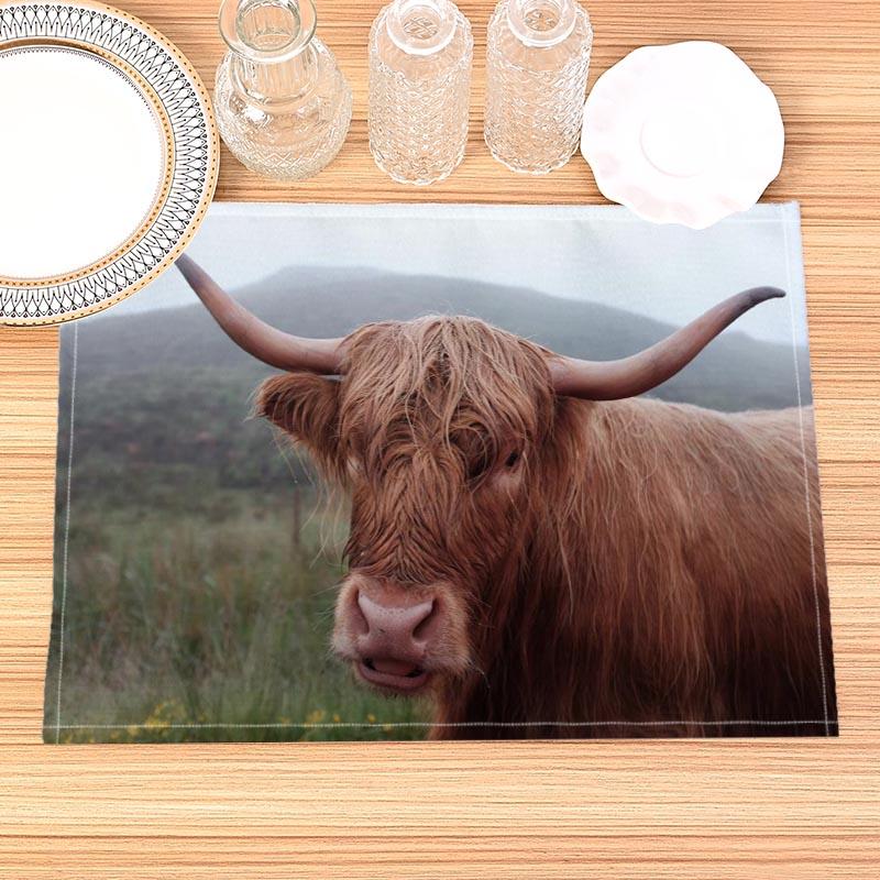 Highland Cow Placemat Cotton Linen Fabric Table Mats Family Dinner Tableware Kitchen Size 30X45cmTable Mat