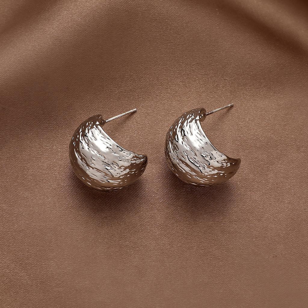 Silver needle metal sense geometric C-shaped fold beanie stud earrings fashion temperament Internet celebrity earrings