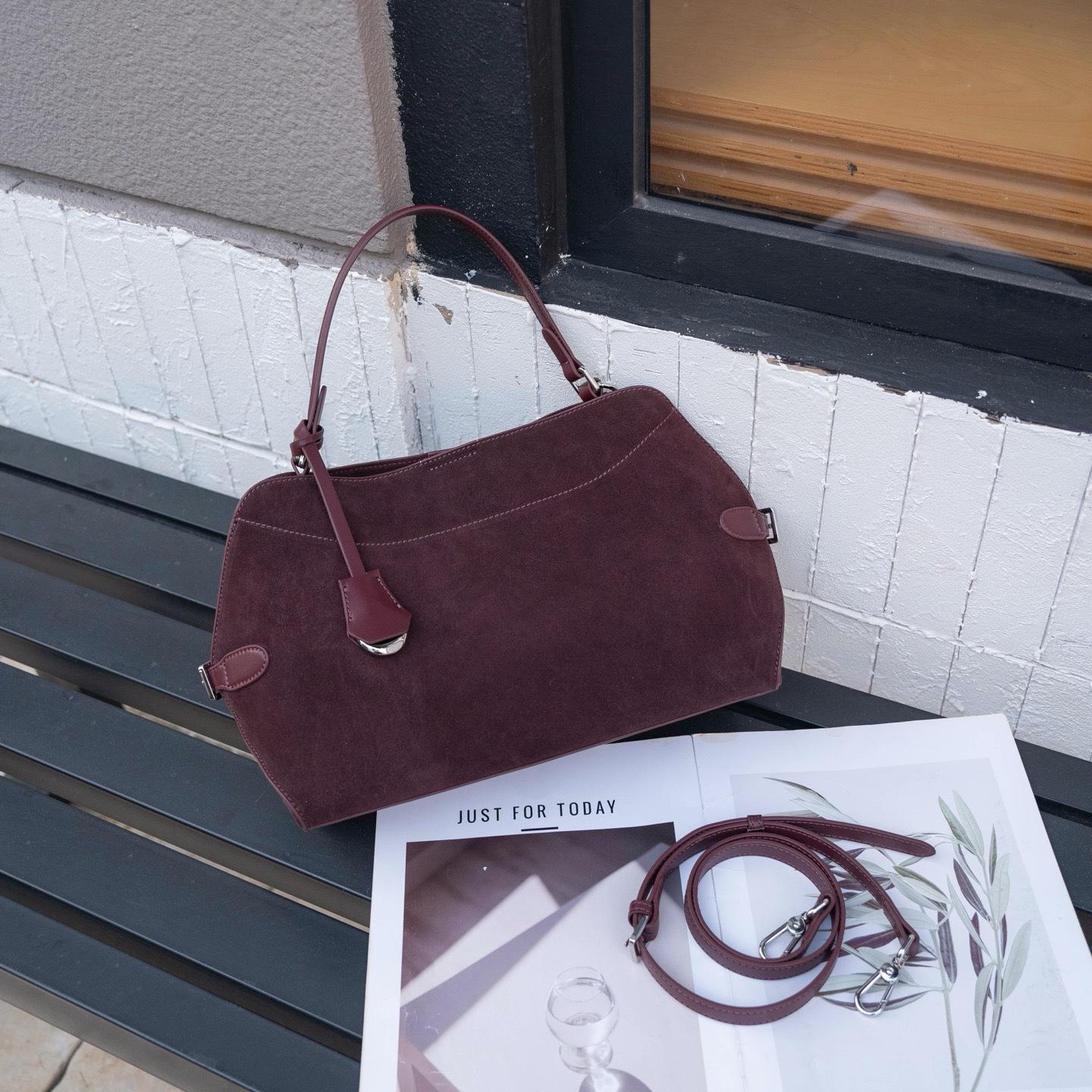 

Женская сумка-тоут кроссбоди из натуральной замши 32x12x22 cm