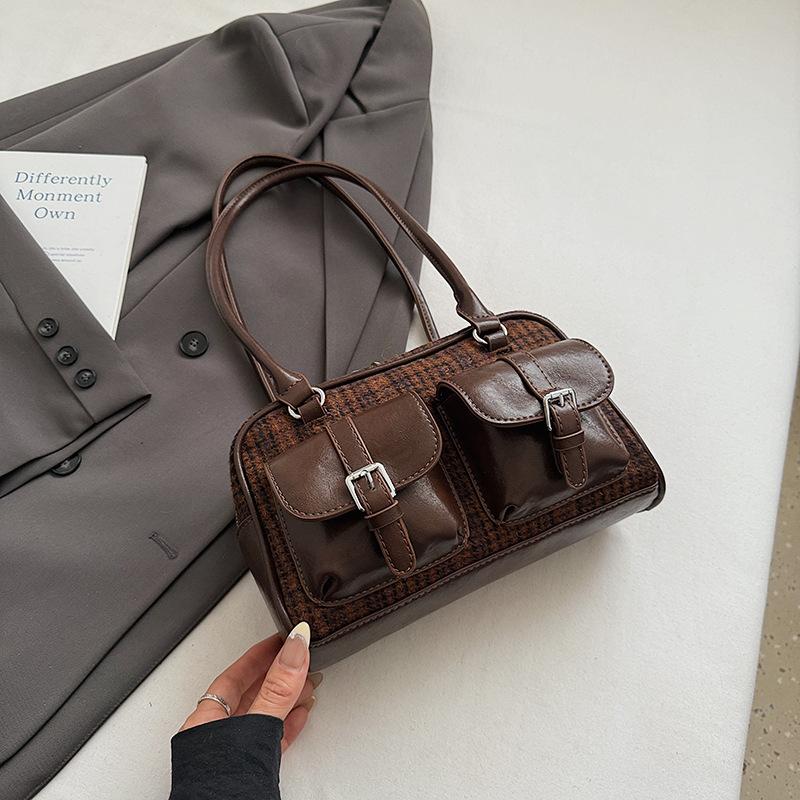 Large Capacity Bag Women's Autumn and Winter 2025 New Woolen Retro Shoulder Armpit Bag Casual Work Commuter Pillow Bag