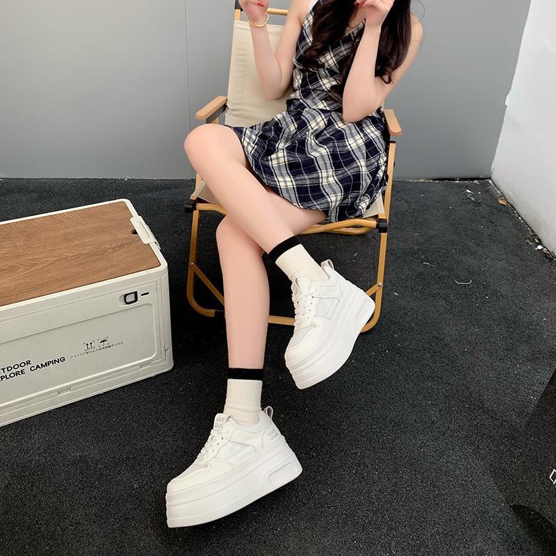 Soft leather platform white shoes women's 2025 spring new models show small feet and increase height board shoes super fire versatile sports and