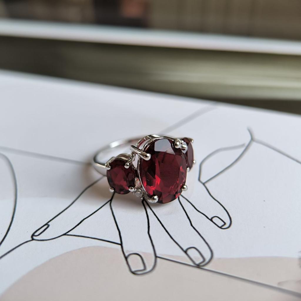 Silberring mit natürlichem Granat 6,898ct, Gewicht des Artikels 4,63 g (2181330)