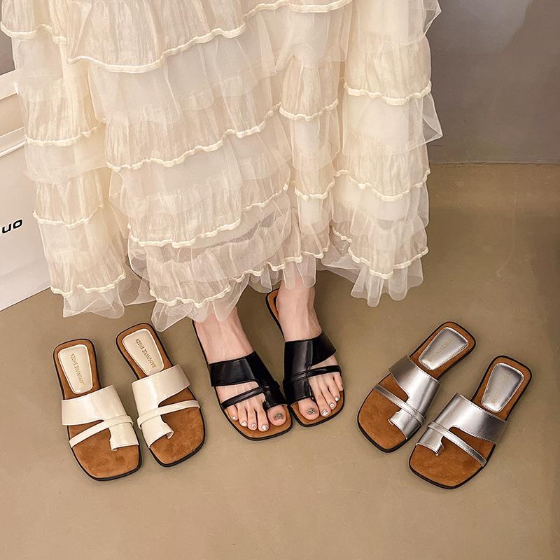 

Retro versatile set of toe slippers women s spring and summer new simple versatile one-pedal women s cool slippers 40 срібний