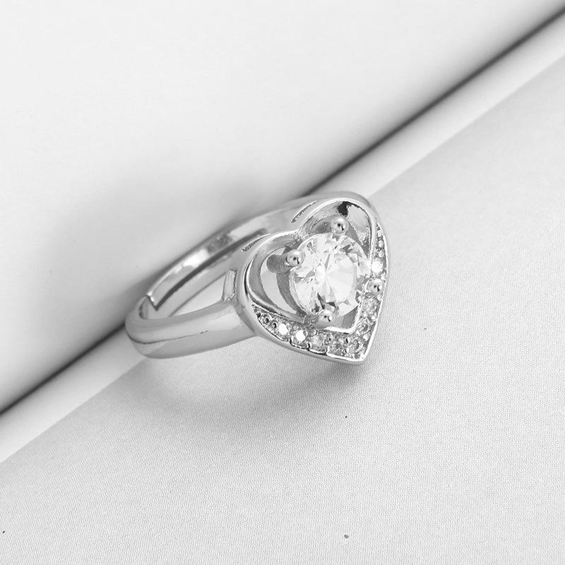 Europäischer und Amerikanischer Stil Vergoldetes Pfirsichherz Schmuckset: Kupfer-Mikro-Inlay Zirkon Ohrringe, Halskette und Ring.