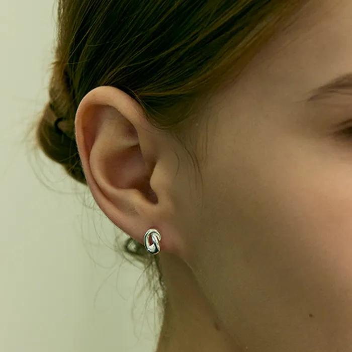 Cross twist point earring