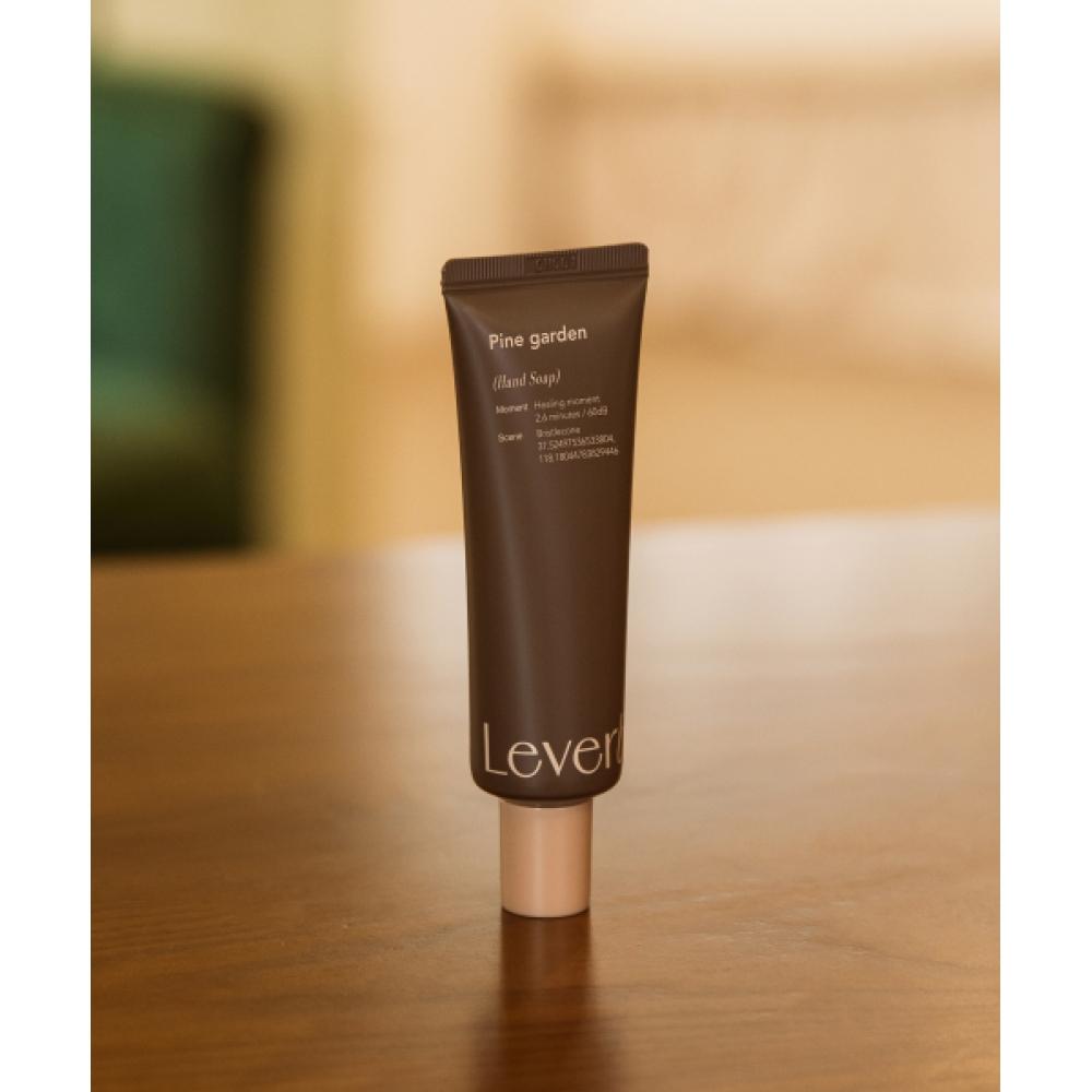 

Leverbe Fine Garden Hand Soap Floral Woody Fragrance 40ml Portable NONE