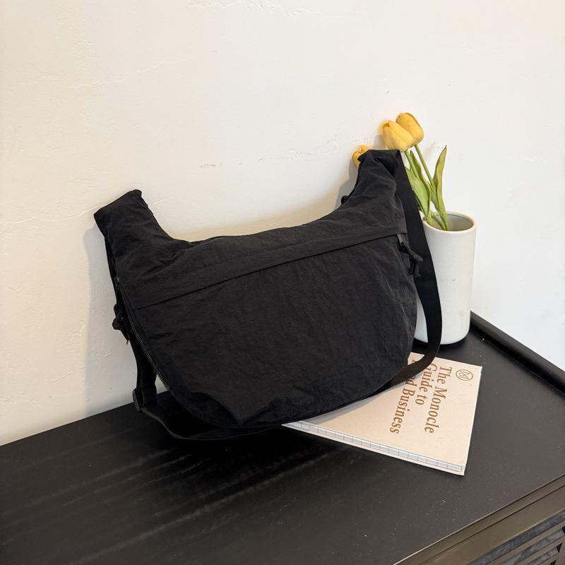 Lazy wind large capacity new fashion messenger bag simple bag women's trend lightweight shoulder bag