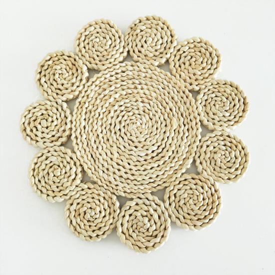 Cup Coaster Flower-shaped Hear Resistant Straw Handmade Woven Exquisite Table Cup Mats for Home