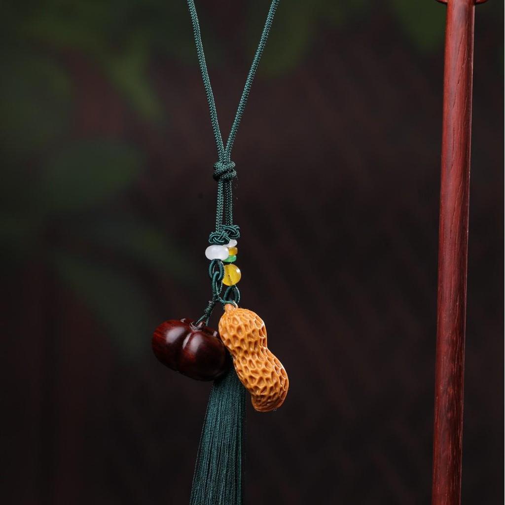 Top Mother's Day & Children's Day Wooden Keychain Gift: 'Good Things Happen' Souvenir