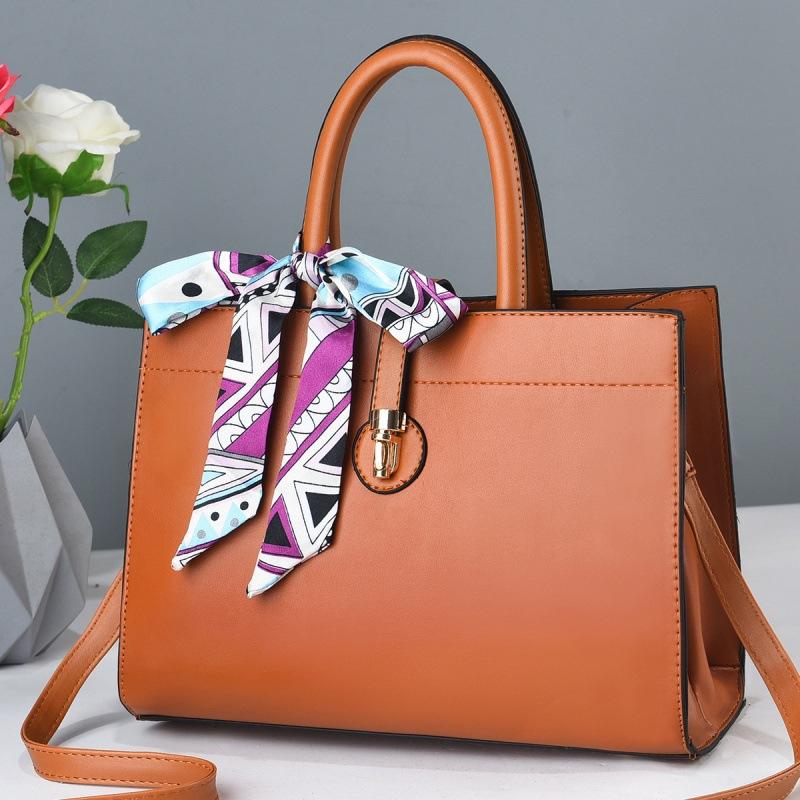 Fashion Women's Bag Large Capacity Messenger Mother Model Solid Color Simple Texture Small Bag