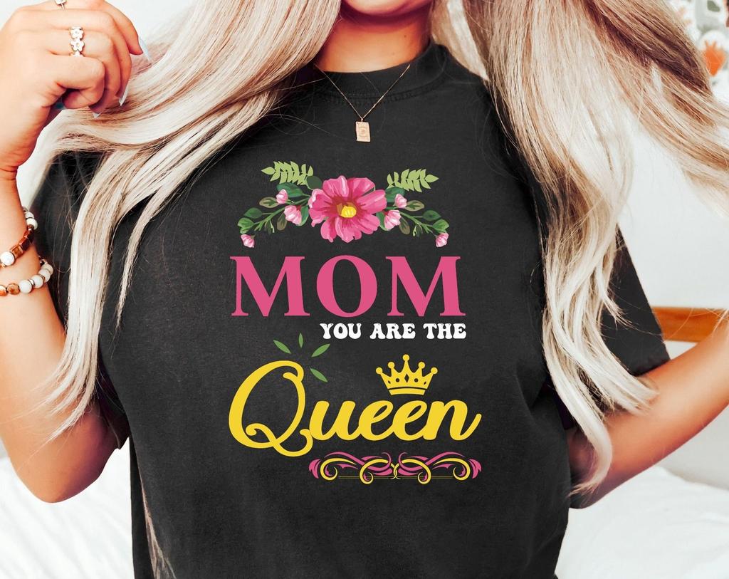Retro Vintage Mama Shirt / Mom You Are The Queen T-Shirt / Groovy Mother's Day Shirt / Cute Mother Day Gift Ideas Xmas Tee Tops