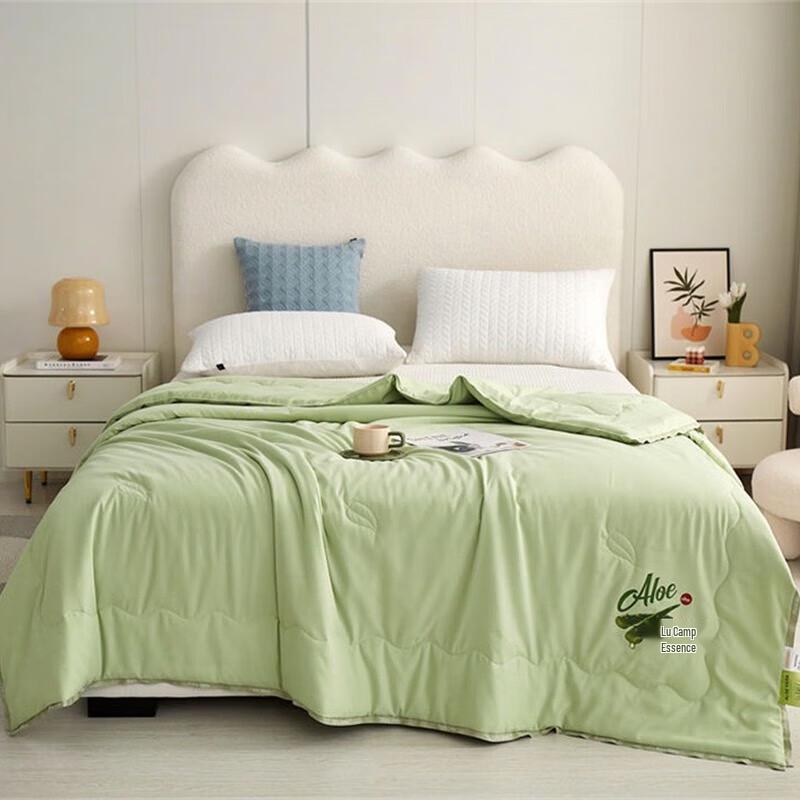 

Tangna Aloe Vera Summer Quilt