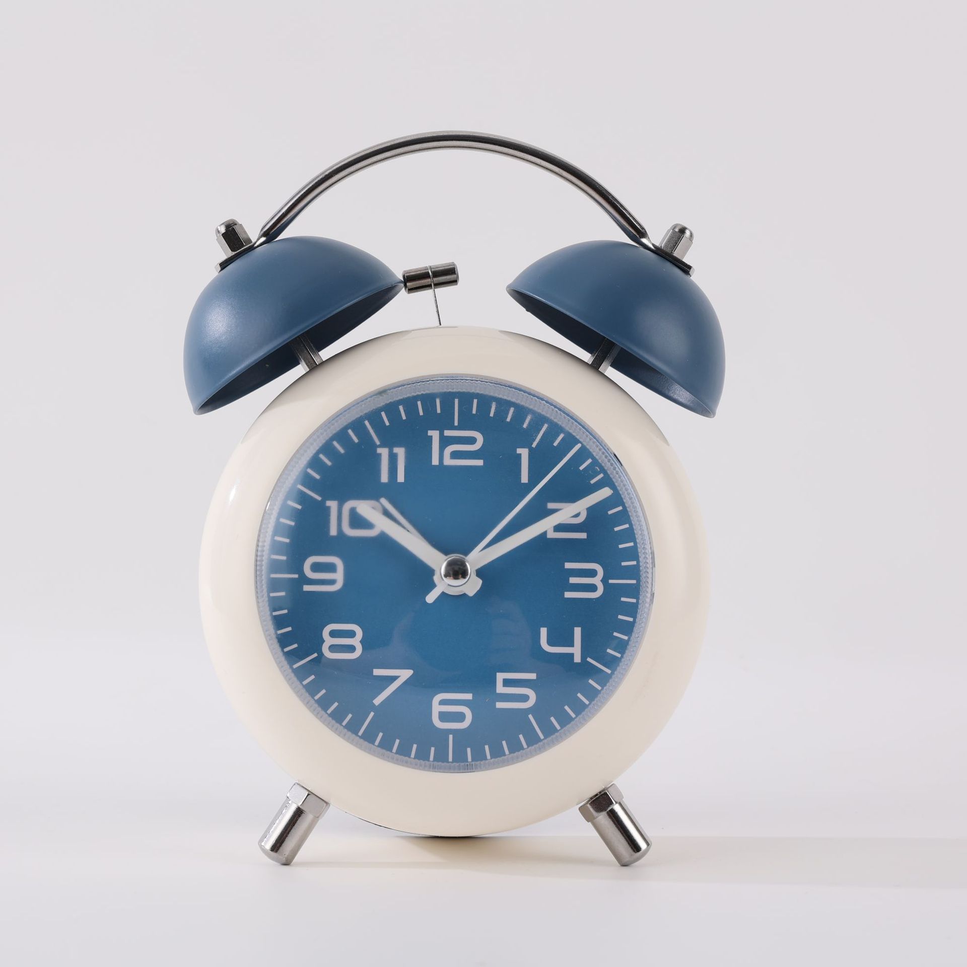 

Новый простой кварцевый будильник с колокольчиком для студентов и учащихся, бесшумный артефакт для пробуждения для девочек, пластиковый мультяшный 4 inch