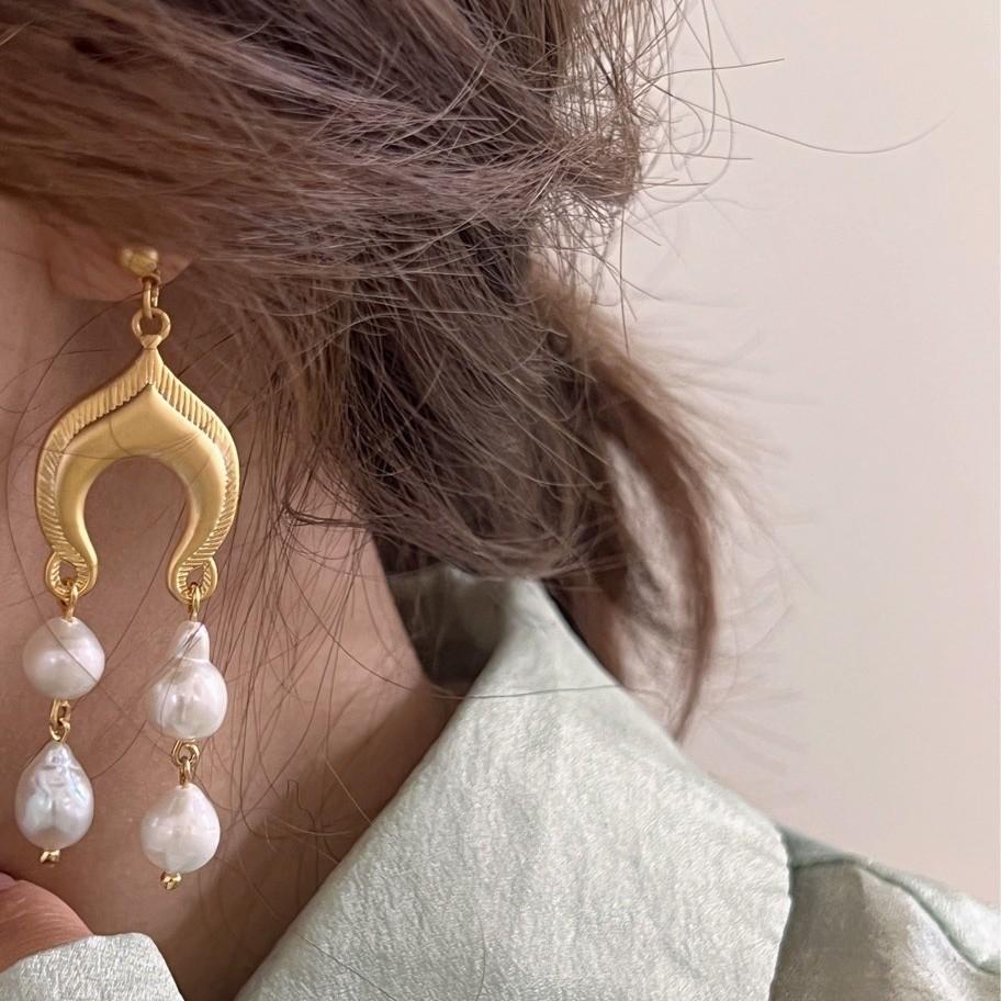 Französische Retro-Modedesign-Elemente Natürliche Süßwasserperlen Fransen Lange Einzigartige Vergoldete Ohrringe