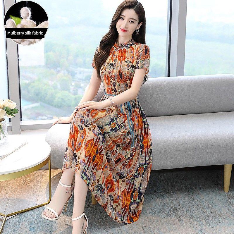 

Роскошное элегантное шелковое платье для 40-летней женщины, подчеркивающее фигуру Image color XL