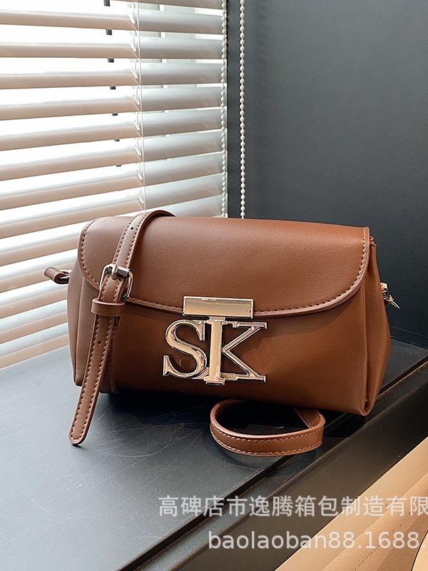 

Premium pillow bag 2024 new versatile small square bag shoulder underarm bag niche fashion bag women коричневий