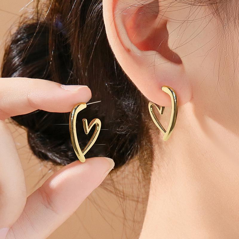 Vintage Gold Heart Dangle Earrings - Simple, Versatile, and Trendy Ear Cuffs