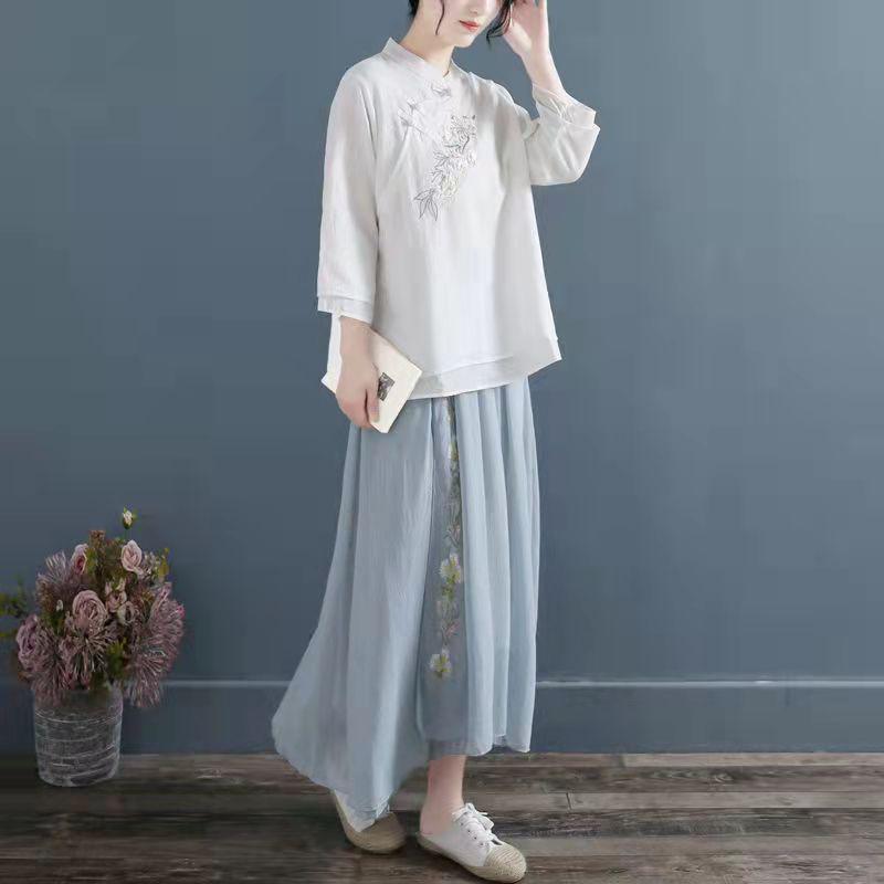 Chinese Ethnic Style Embroidered Cotton-Linen Frog Button Top for Women, Summer 2024, Stand Collar with Three-Quarter Sleeves.