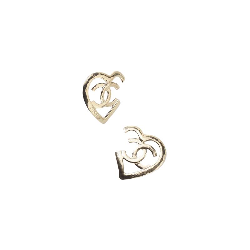 

CHANEL Gap Heart Double C Metal Earrings Women s Style золотий