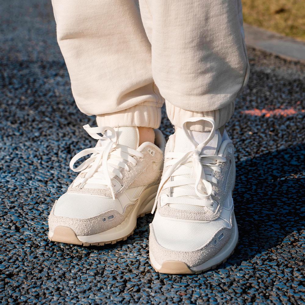 Reebok Classic Leather 2400 Vintage Chalk Unisex Sneakers Cream Alabaster-Pearlized 100201038