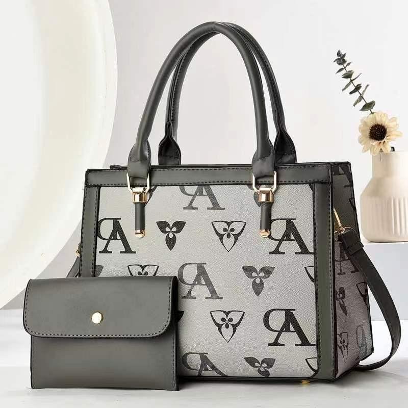 Chic Print Shoulder Bag Modern Urban Design Spacious Durable And Versatile серый