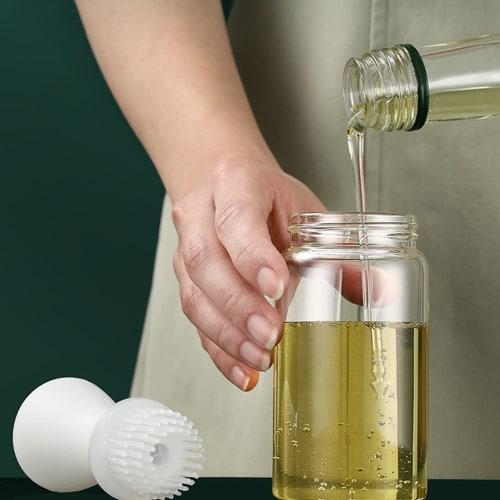 GIZMAC 2-in-1 Glass Oil Bottle, Soy Sauce Bottle, Vinegar Bottle, Oil Dispenser, Silicone Brush Head, Graduated Oil Pot, 135ml/150ml, Transparent, Dus