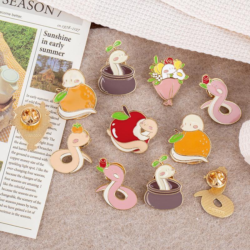  Cartoon Snake Brooch For Women Men Exquisite Enamel Animal Pins Versatile Cute Corsage Clothing Accessories Gifts
