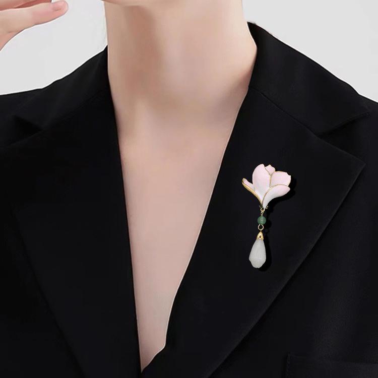 Magnolia Brooch with Classical Frog Clasp - New Chinese Cheongsam Corsage Pin for Women