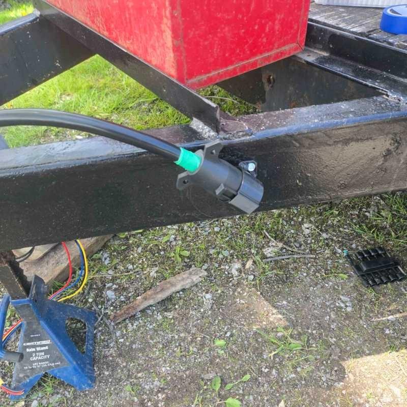 7 Pin Trailer Plug Holder Trailer Wiring Connector Bracket for RV and Towing