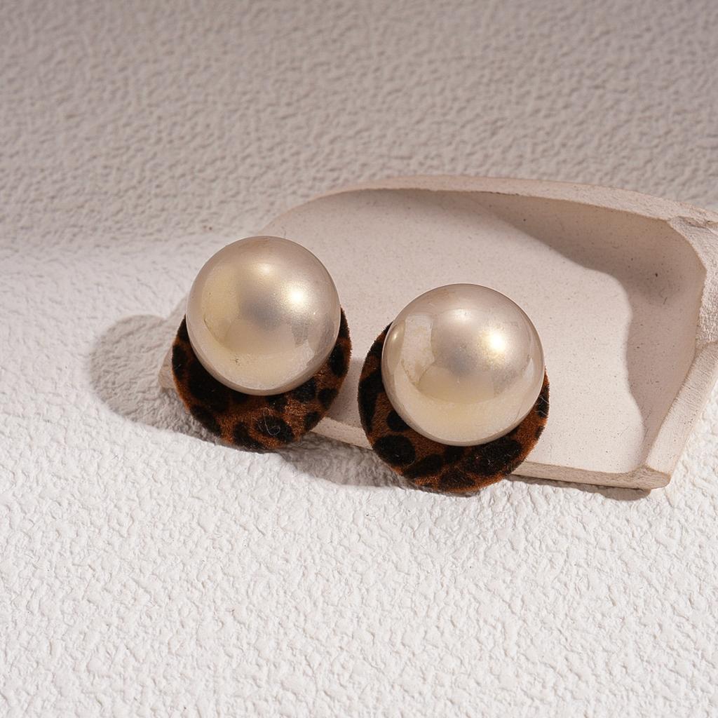 Autumn and winter flocking leopard print geometric round square stud earrings retro Maillard simple niche earrings