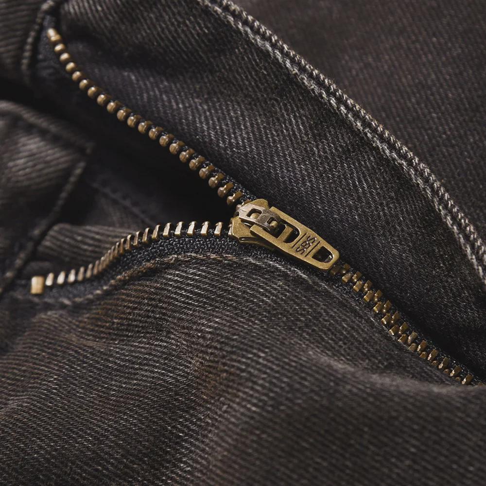 Wasteland Distressed Jeans für Herren im Streetstyle – trendige, plissierte, lockere Hose mit weitem Bein.