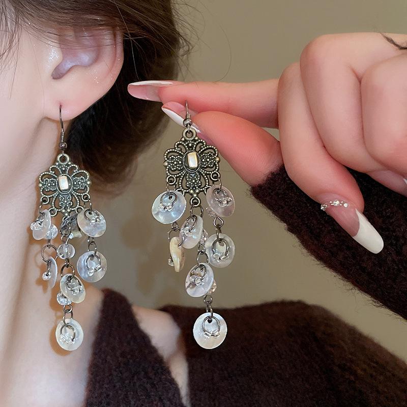 Silver Geometric Seashell Tassel Stud Earrings – Beach Vacation Style for Women