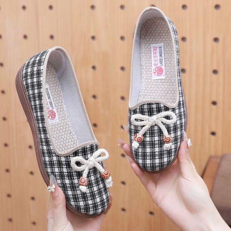 Spring and Summer Women's Singles Shoes One Foot Soft Soled Shoes Flat Bottom Anti Slip Casual Mom Shoes