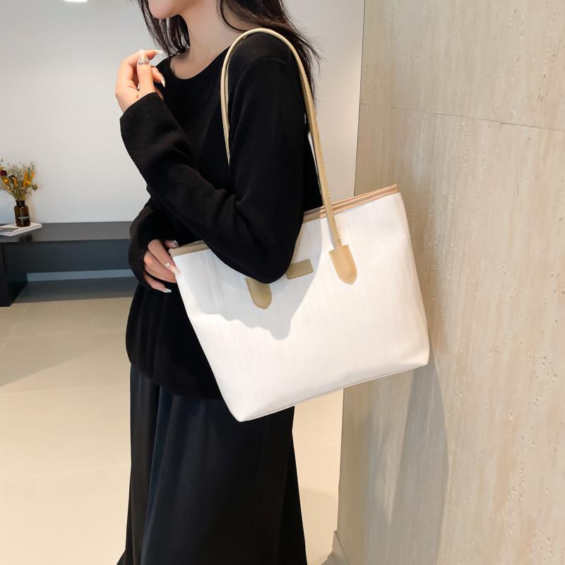 Stylish Large Capacity Tote Bag For Women With Fashionable Street Style Perfect For College Commute