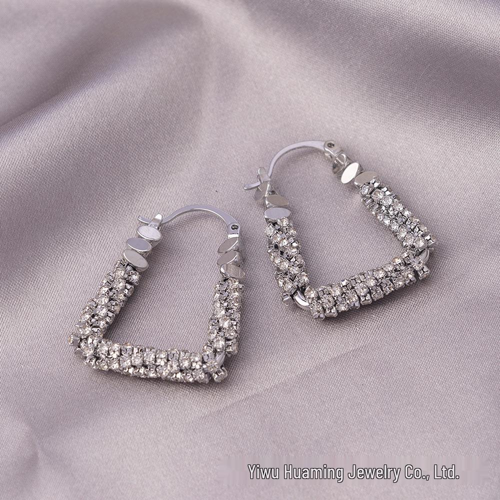 Elegante baumelnde Ohrringe mit französischen Perlen: Vergoldet, Vintage-Design in Silber 925