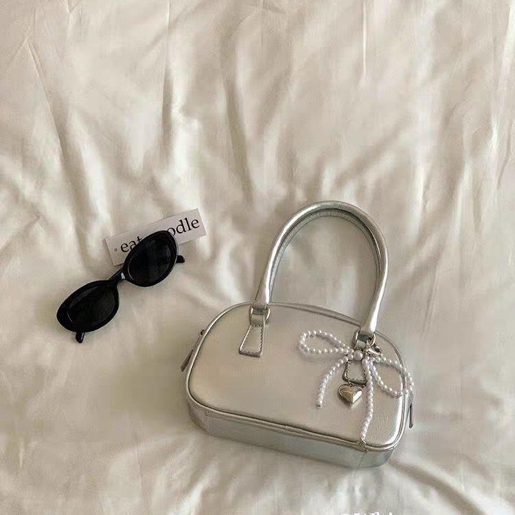 

New spring and summer new women s bags, trendy oil wax leather, silver bowling ball, one shoulder portable small. серебряный