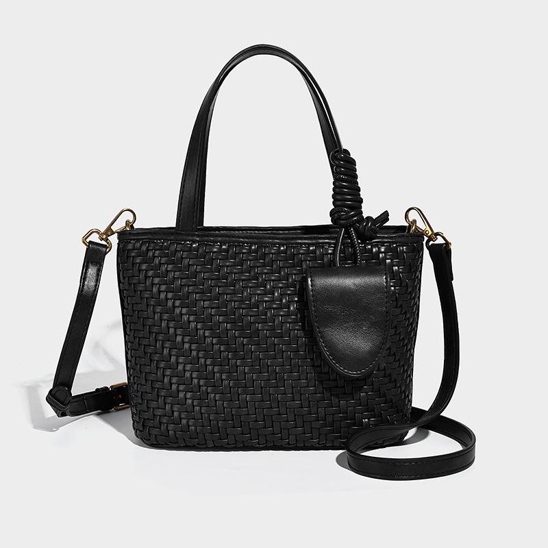 High-end Hand-woven Bag 2025 Autumn Winter New Style Basket Bag Fashionable Shoulder Bag Stylish Versatile Crossbody Bag