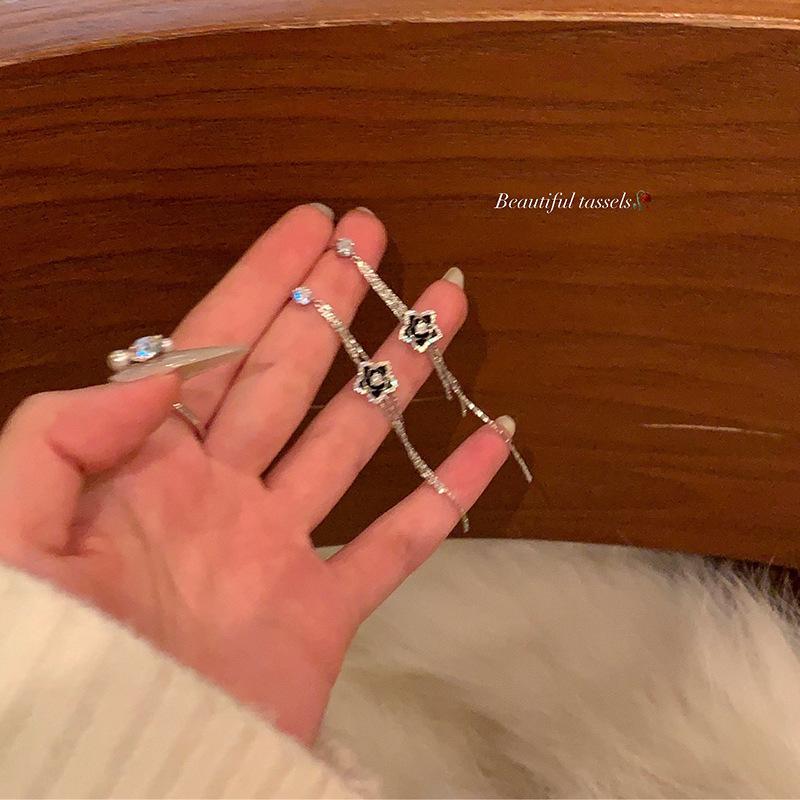 Retro black camellia star fringed earrings personalized niche design high-end earrings temperament long stud earrings