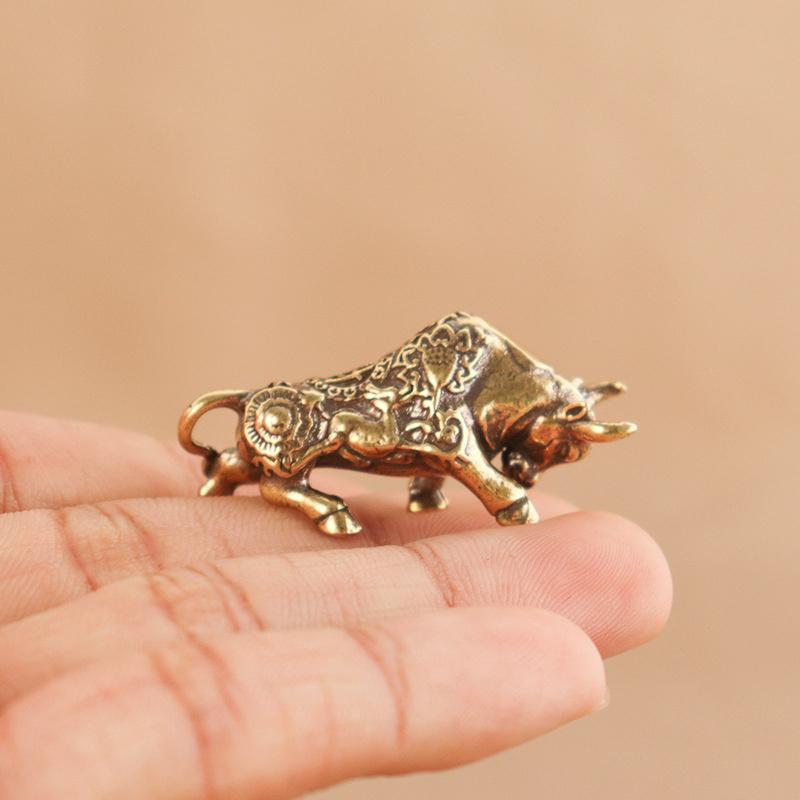 Car Decoration Miniature Ornaments Retro Brass Bull Sculpture Feng Shui Office Desk Rich Cow Decor Creative Small Gifts