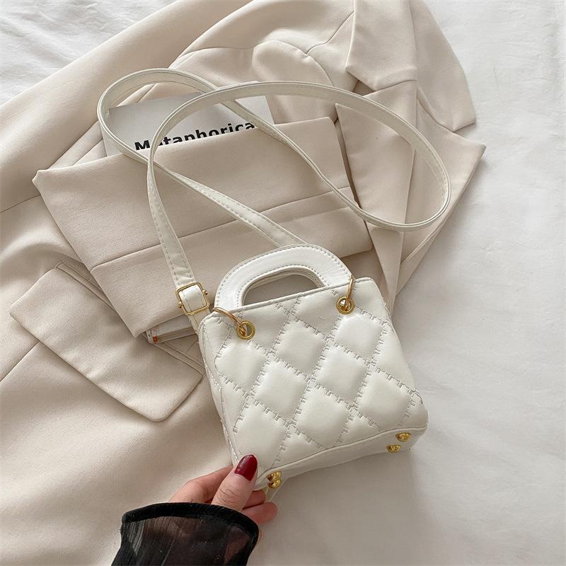 2025 new fashion diamond foreign style shoulder bag women's simple commuting exquisite portable Princess Diana bag temperament messenger bag