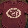 Caledon University Maglietta Life Is Strange T-shirt | Grafica T-shirt Cosplay Doppia Esposizione | Merch Vintage College Girocollo, Regalo per Gamer, Bordeaux