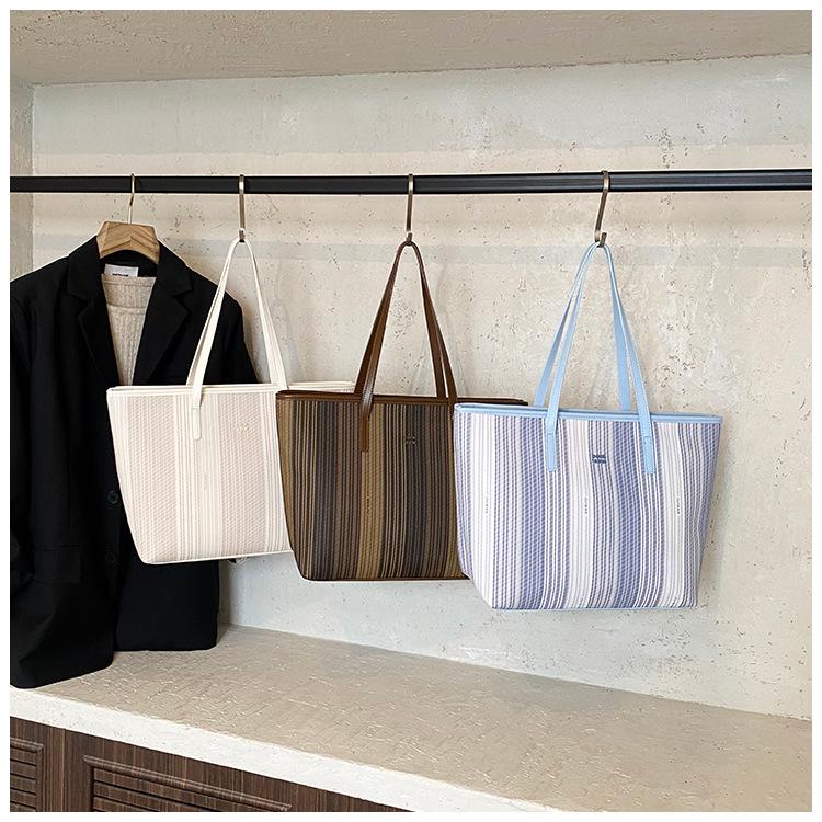 Commuter to work large-capacity bag women's 2025 new trendy fashion high-end portable shoulder bag striped tote bag