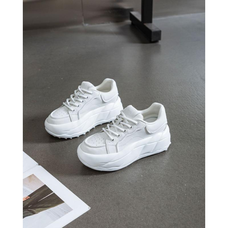 

Кожаные маленькие черные туфли женские осенние новые туфли на платформе-маффин спортивные повседневные туфли-папы модные универсальные туфли-хлеб 35 белый