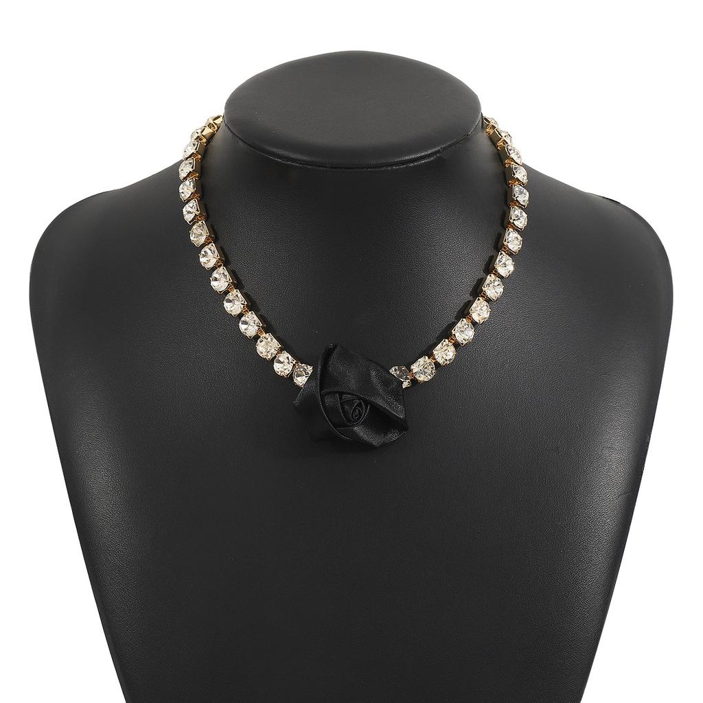 French Retro Fabric Rose Necklace, Romantic Light Luxury Diamond Flower Design Collarbone Chain