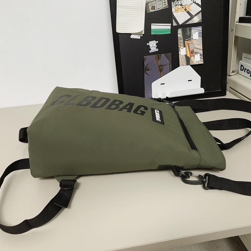 Мужской рюкзак с буквенным принтом — фото 13