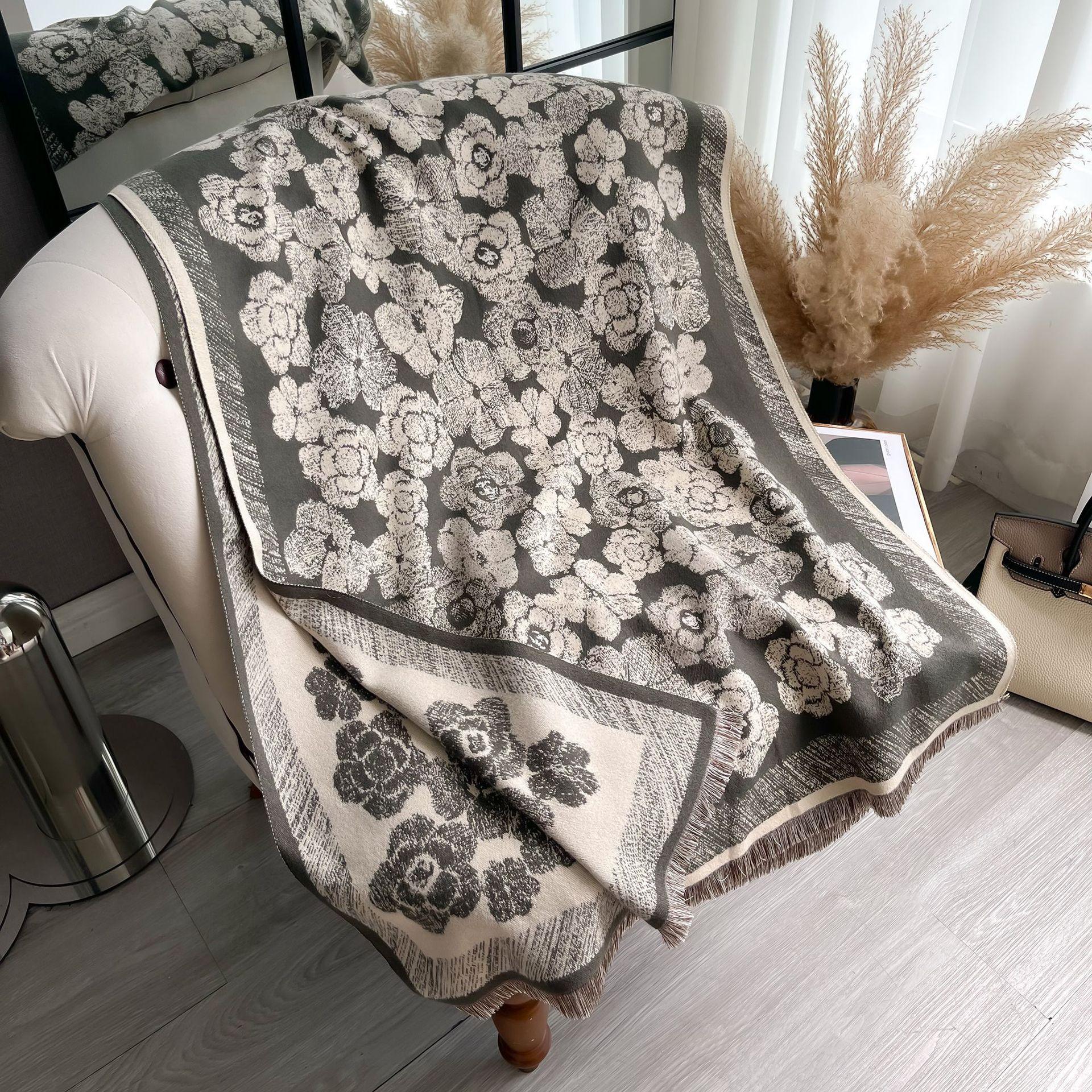 

Flower Series: Elegant, Atmospheric, Simple And Fashionable, Commuting, Going Out, Warm Shawl, Scarf, Women 185*65cm зелёный